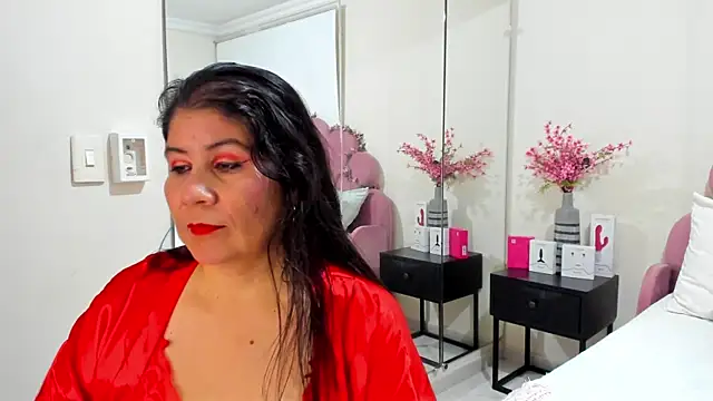 kiraGeiner online show from April 9, 6:30 am