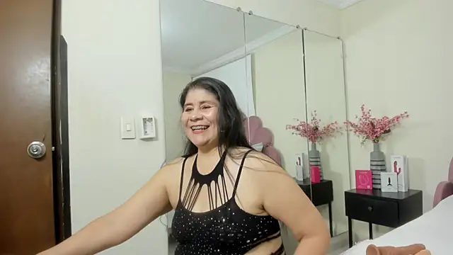 kiraGeiner online show from April 18, 1:19 am