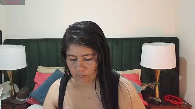 kiraGeiner online show from September 27, 5:03 am