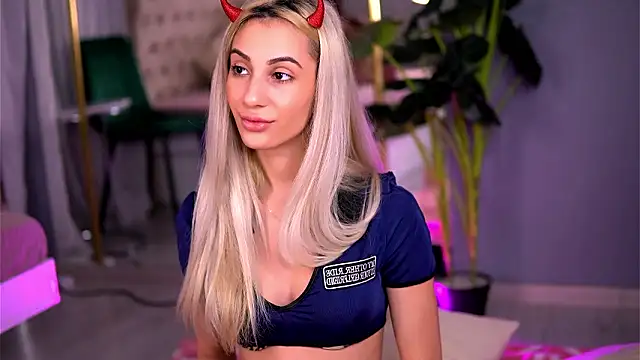 AwaLynch online show from February 2, 3:38 am