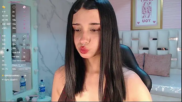Snapshot of allyssa_bellini_s chatting on October 6, 8:35 pm allyssa bellini s online show from October 6, 8:35 pm