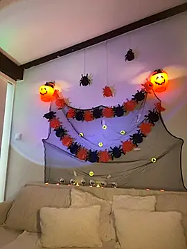 LINA ALL EYES ON YOU online show from October 30, 9:49 pm