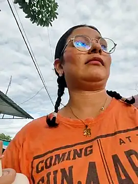 Lily-o online show from November 18, 9:05 pm