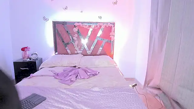 Ella Lenox online show from March 23, 2:40 am