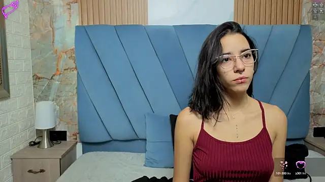 Snapshot of violett__golden chatting on October 4, 11:16 am violett  golden online show from October 4, 11:16 am