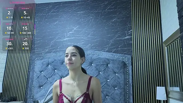 Snapshot of violett__golden chatting on September 16, 11:18 am violett  golden online show from September 16, 11:18 am