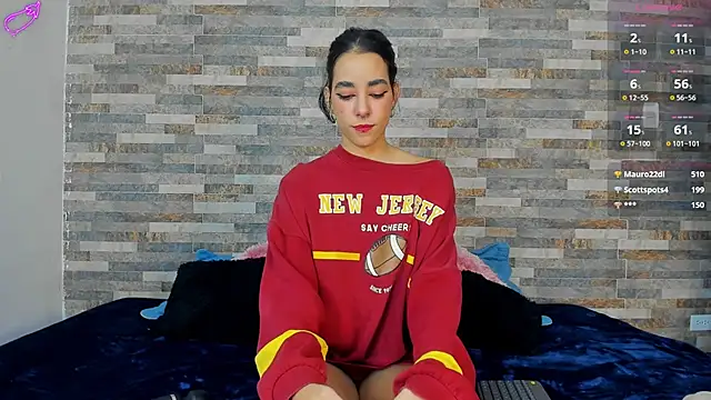 Snapshot of violett__golden chatting on October 7, 2:16 am violett  golden online show from October 7, 2:16 am