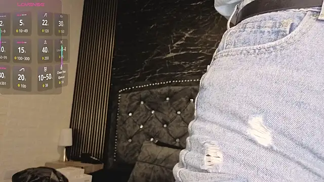 Snapshot of violett__golden chatting on September 10, 5:40 am violett  golden online show from September 10, 5:40 am