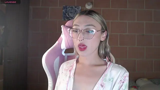 Andrea camilaaa online show from April 15, 11:00 am