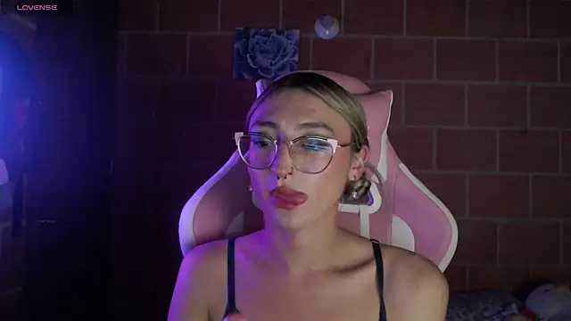 Andrea camilaaa online show from April 21, 1:42 am