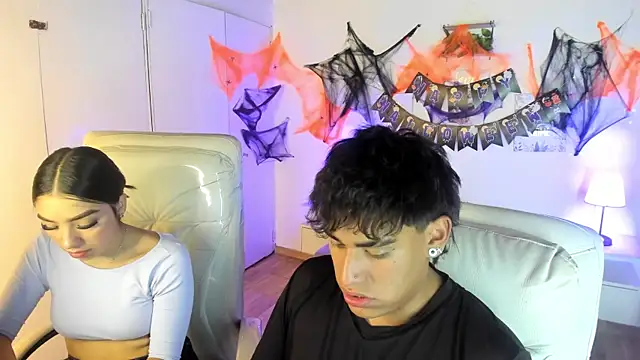 Yiing and yang online show from October 18, 9:27 pm