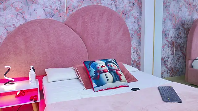 Angelique Angell online show from January 7, 1:09 am