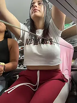 GiaDuque online show from February 3, 1:05 pm