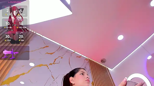 alissaowens  online show from September 27, 11:50 am