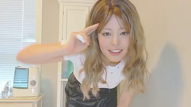 Nana with online show from November 9, 5:20 pm