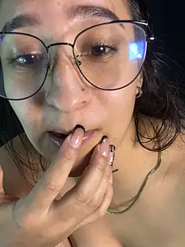 EVAH LEE  online show from March 30, 8:47 am