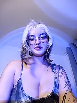 Blueee cat online show from March 24, 7:25 am