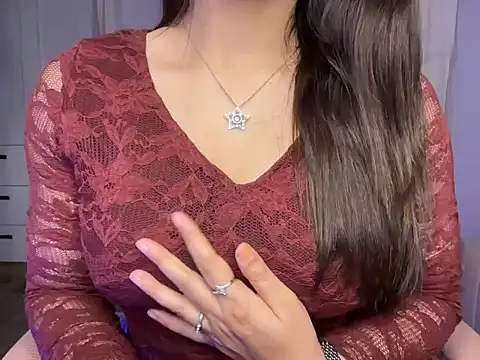 Hot vibes143 online show from December 4, 7:25 pm