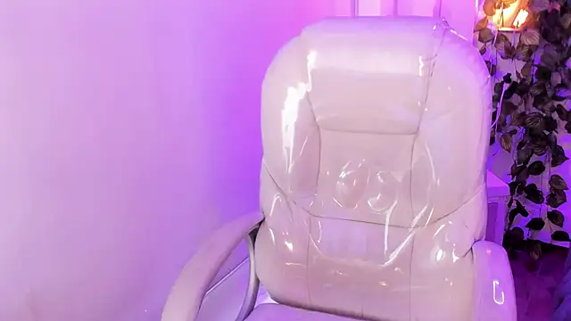 Nathaly ds online show from April 10, 8:15 pm