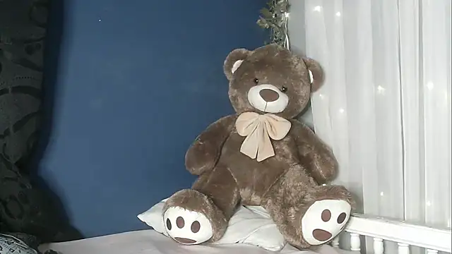 lishainparis18 online show from March 28, 5:23 pm