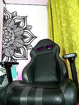 Snapshot of angela_bigdick chatting on October 8, 12:04 am angela bigdick online show from October 8, 12:04 am