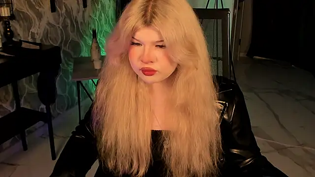 LilithNelson online show from October 14, 2:30 pm