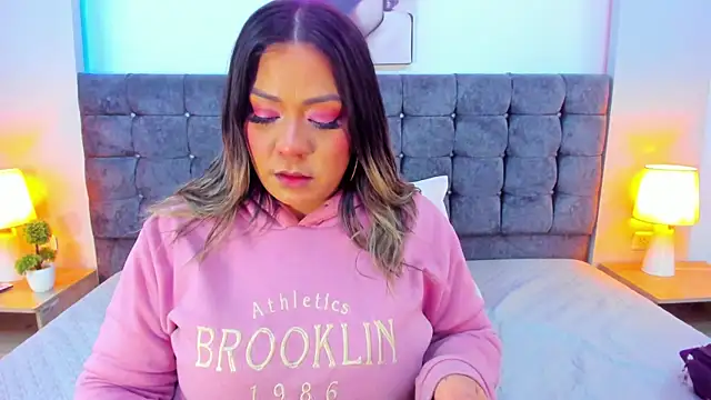 isabella horney  online show from January 10, 6:01 pm