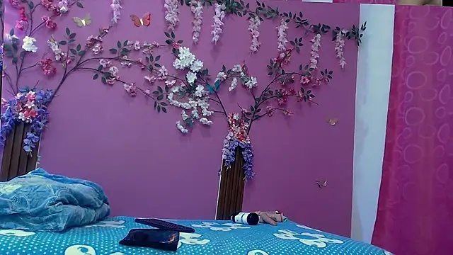 skinnybarbie022 online show from October 5, 2:05 am