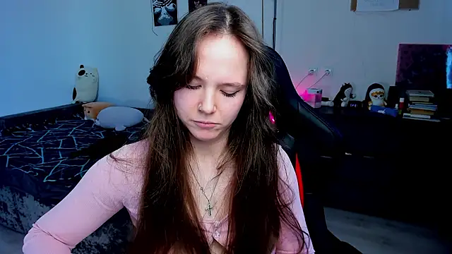 cute little ass online show from March 27, 8:26 am