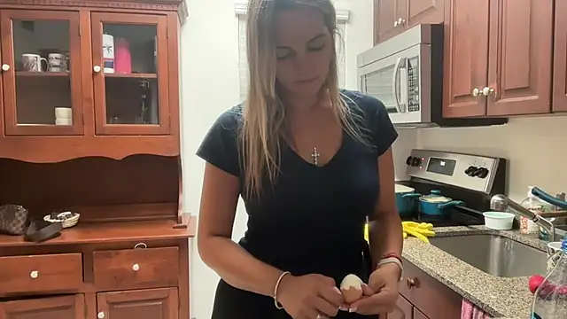 prettyykitty22 online show from November 3, 12:36 am