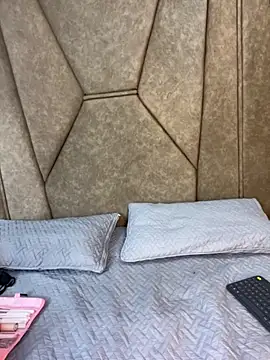 Isabela Colins online show from November 5, 12:32 pm