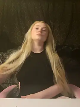 EmilyAngelUK online show from December 19, 11:19 pm