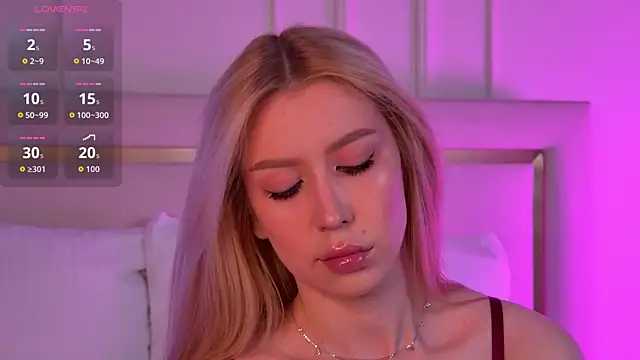 VelvetHell online show from October 29, 3:33 am