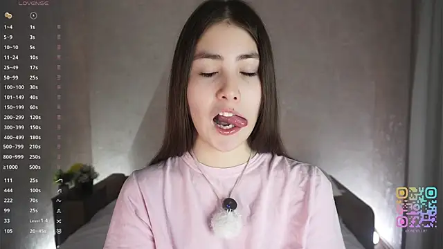 LynetteDanley online show from January 9, 5:06 pm