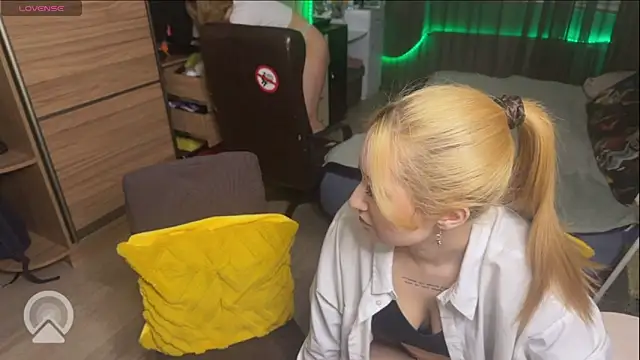 xxx sandra  online show from March 13, 3:35 pm