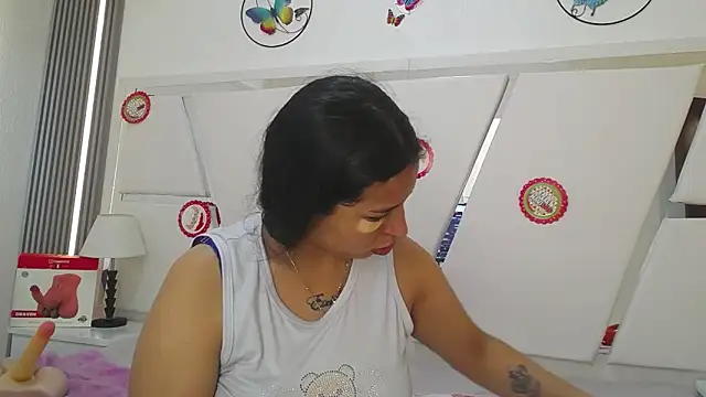 Mia garcia28 online show from December 22, 7:28 pm