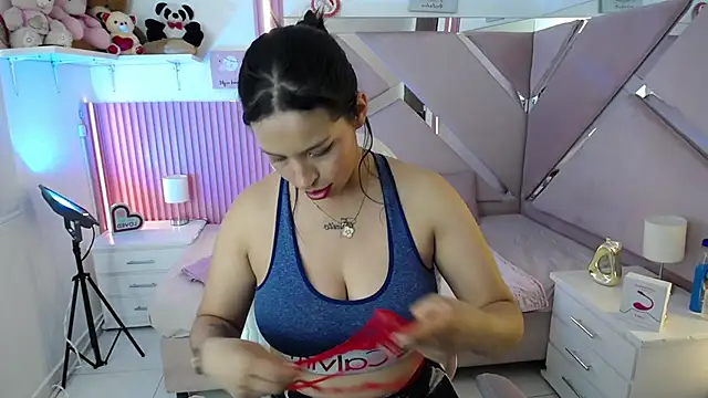 Mia garcia28 online show from January 9, 8:46 pm