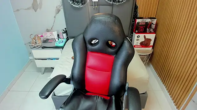 Isisleroy1 online show from December 22, 2:47 am