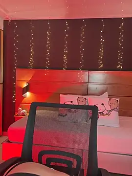 hanna kimura online show from March 4, 8:15 pm