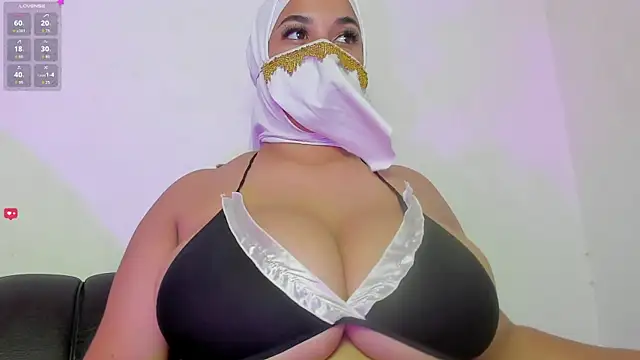 yasmin rahal online show from March 4, 11:00 pm