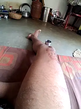 Snapshot of RAYI_Queen_3 chatting on October 8, 3:44 am RAYI Queen 3 online show from October 8, 3:44 am