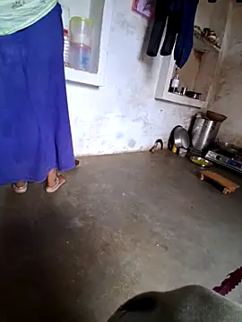 Snapshot of RAYI_Queen_3 chatting on October 6, 3:23 am RAYI Queen 3 online show from October 6, 3:23 am