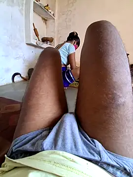 Snapshot of RAYI_Queen_3 chatting on October 7, 3:33 am RAYI Queen 3 online show from October 7, 3:33 am