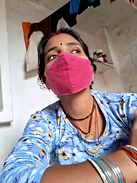 Snapshot of RAYI_Queen_3 chatting on October 31, 4:14 am RAYI Queen 3 online show from October 31, 4:14 am