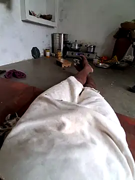 Snapshot of RAYI_Queen_3 chatting on October 28, 3:56 am RAYI Queen 3 online show from October 28, 3:56 am