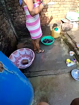 Snapshot of RAYI_Queen_3 chatting on October 11, 2:49 am RAYI Queen 3 online show from October 11, 2:49 am