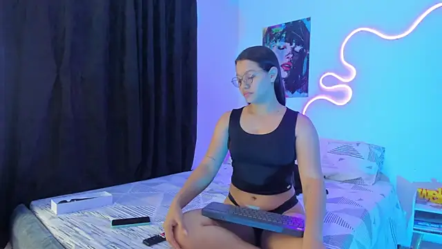 Snapshot of Dilan_and_Mia chatting on September 17, 1:20 pm Dilan and Mia online show from September 17, 1:20 pm