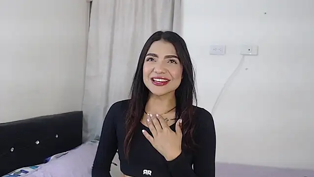 MiahCornell  online show from April 21, 6:48 pm