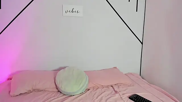 MiahCornell  online show from October 27, 7:41 pm