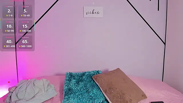 MiahCornell  online show from November 28, 9:29 pm